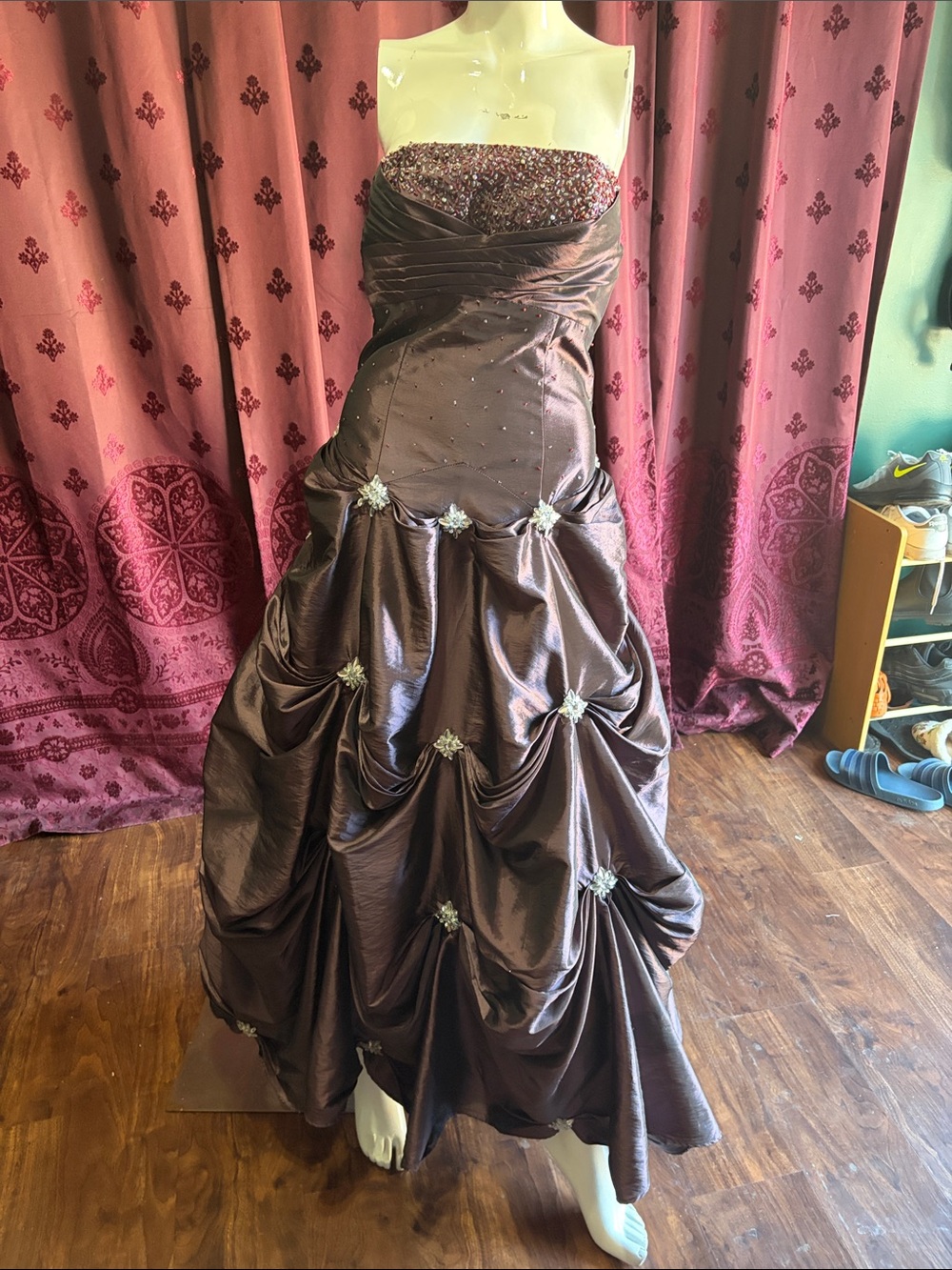 Vintage May Queen Strapless Ruched Formal Ball Gown in Mauve Purple Size Eight